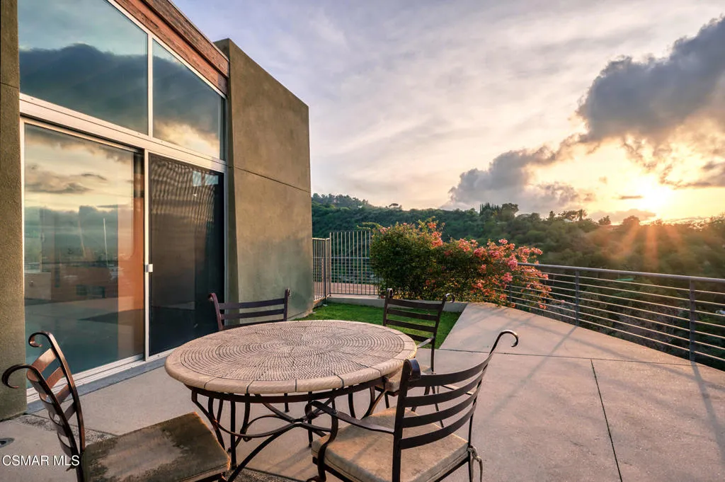 3681 Alomar Drive, Sherman Oaks, California 91423 home-pic-43